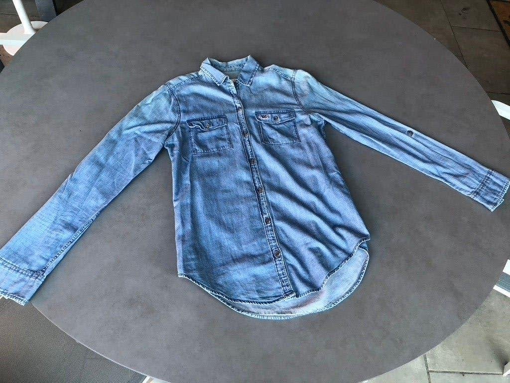Lichtgewicht blauwe Hollister jeansblouse, maat XS = M, Kleding | Dames, Blouses en Tunieken, Maat 38/40 (M), Zo goed als nieuw