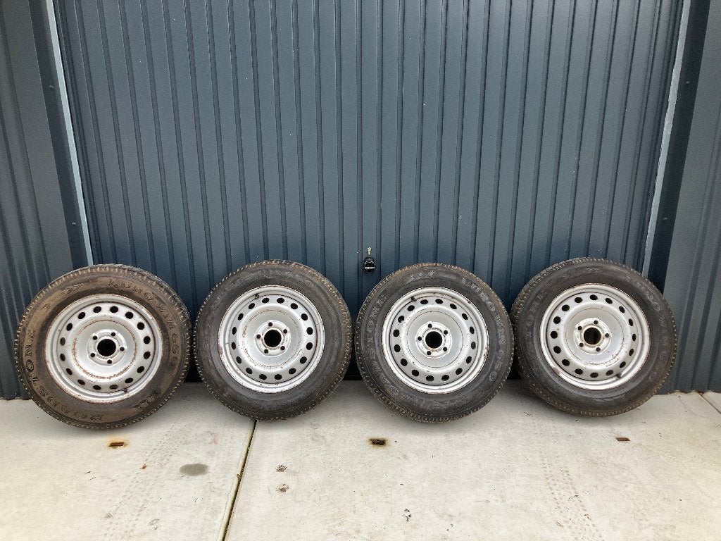 Opel Vivaro velgen met winterbanden, Ophalen, 16 inch, Band(en), Bestelwagen