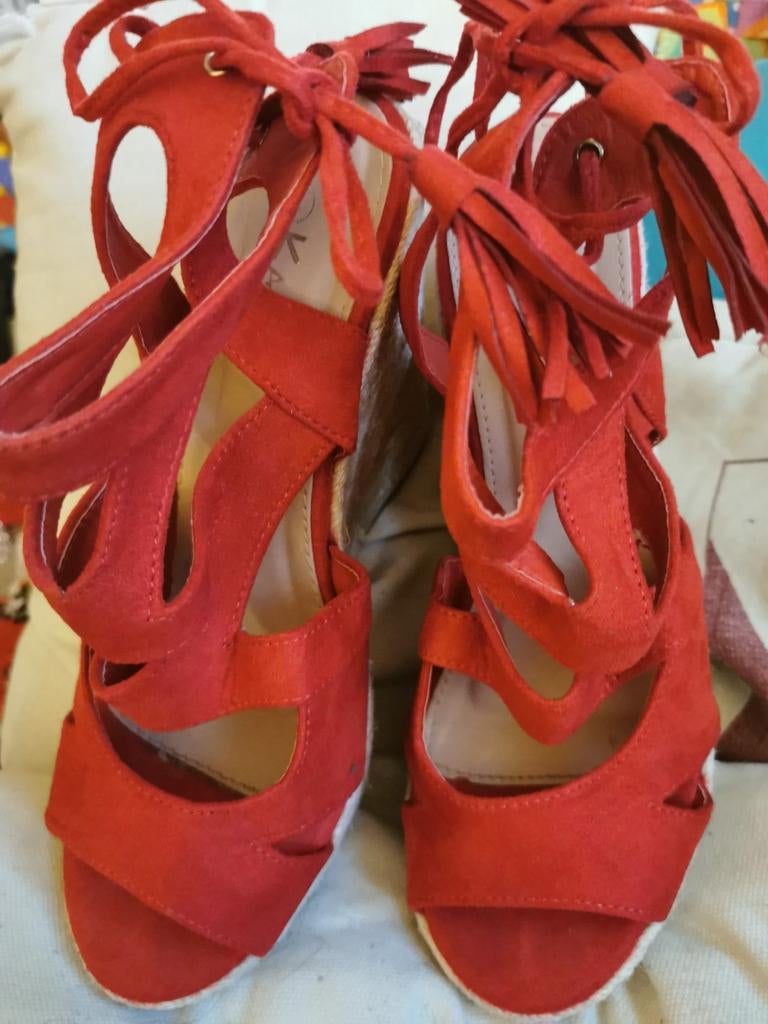 Open Rode schoenen maat 40 merk Kayla, Ophalen of Verzenden, Gedragen, Rood, Sneakers of Gympen