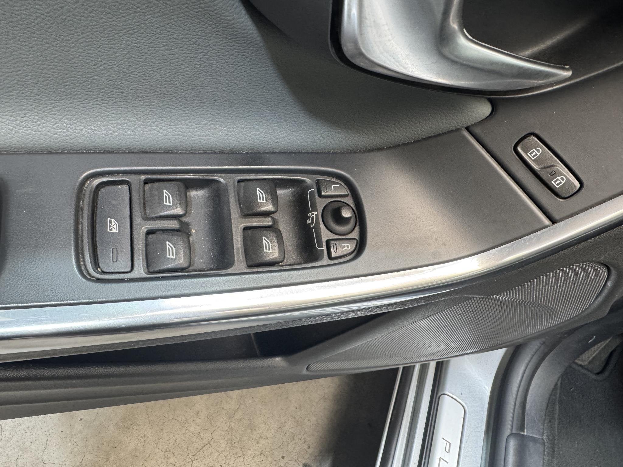 Foto 22 van Volvo V60 2.4 D6 AWD Plug-In Hybrid Summum Super Netjes Pano