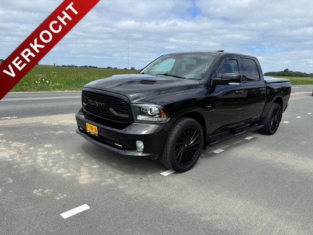 Ram 1500 SPORT 300L LPG 2e eigenaar Financiering v/a 350 p/m, Auto's, Gebruikt, 5654 cc, Zwart, Origineel Nederlands
