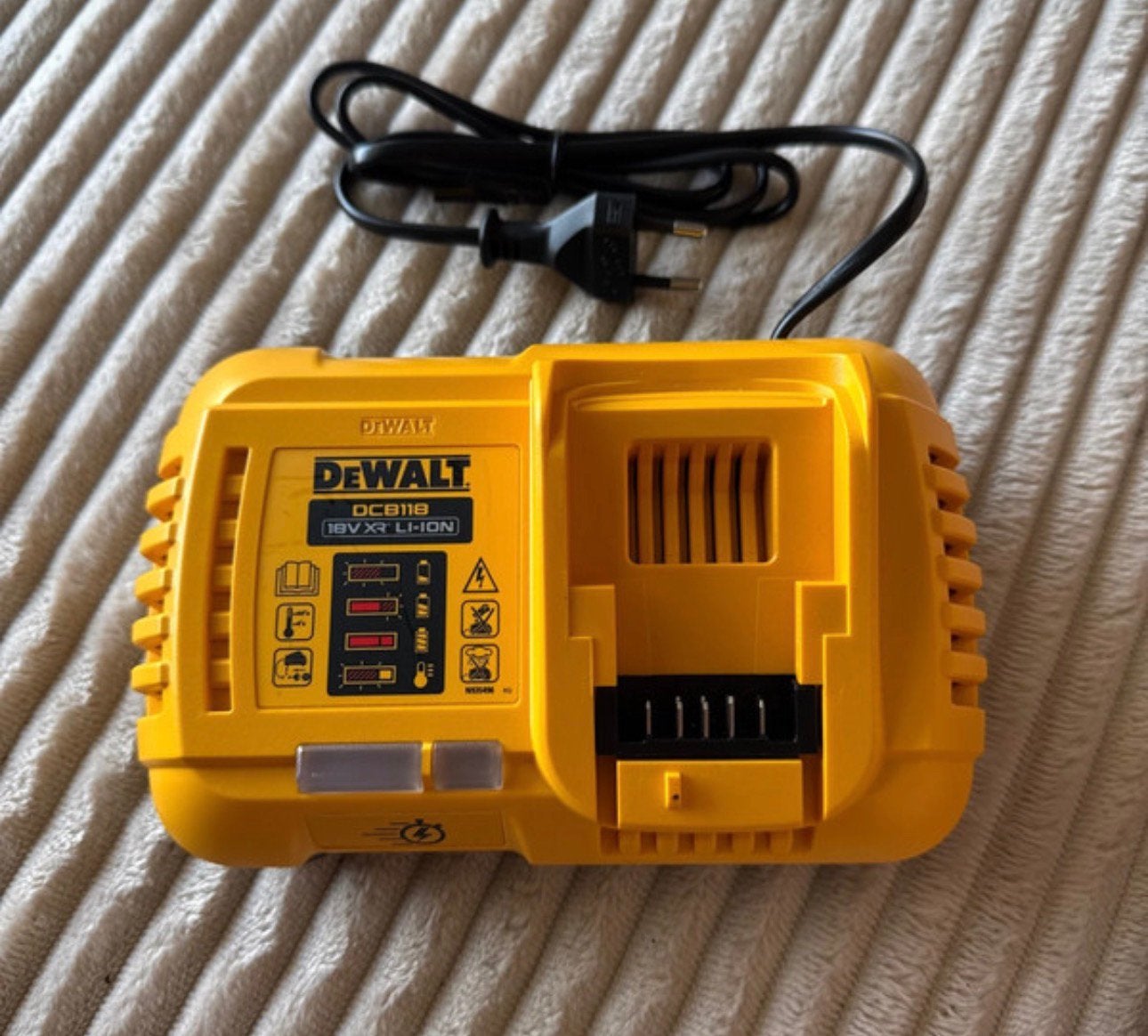 DeWalt DCB118 snellader, nieuw!, Ophalen, Nieuw