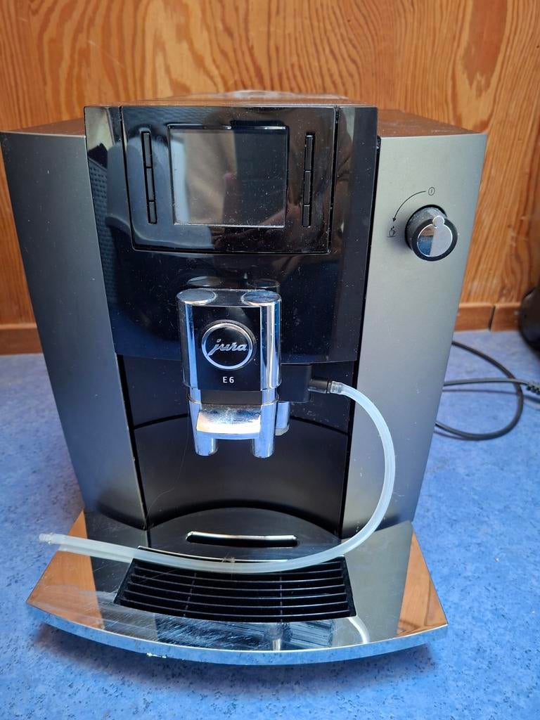 Jura E6 koffiemachine - Volautomatische espressomachine, Ophalen, Gebruikt, Koffiemachine, Koffiebonen