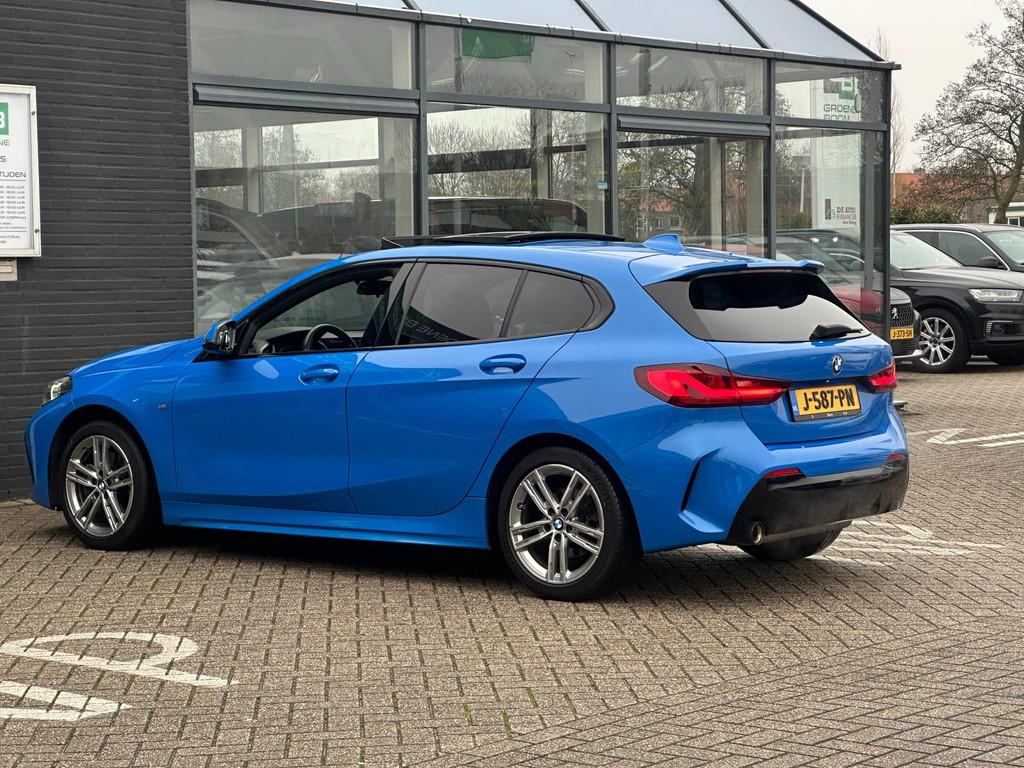 BMW 1-serie 118i Executive Edition/PANO-DAK/NAVI/CARPLAY/LED, Auto's, BMW, Gebruikt, Blauw, Bedrijf, Handgeschakeld