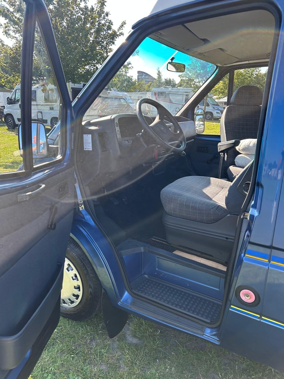 Foto 22 van Ford TRANSIT 80D ORINELE FABRIEKS BUSCAMPER 4 SLAAP PLAATSEN
