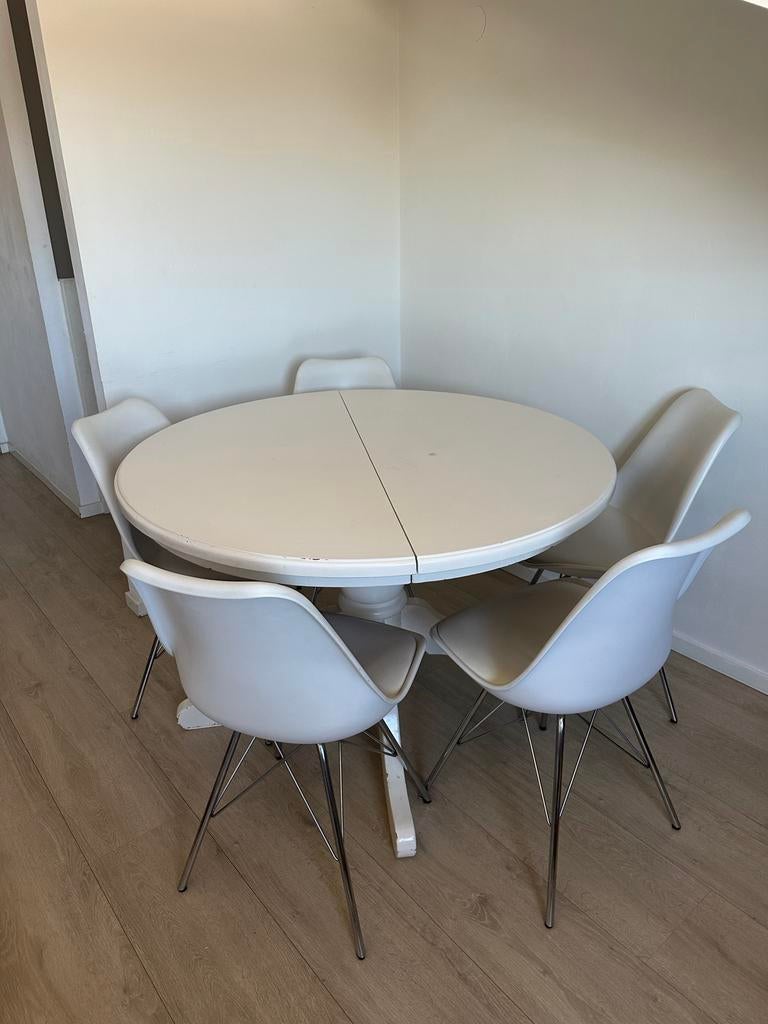 Witte ronde eettafel met 5 stoelen, Huis en Inrichting, Tafels | Eettafels, Kunststof, 100 tot 150 cm, Rond, Ophalen of Verzenden