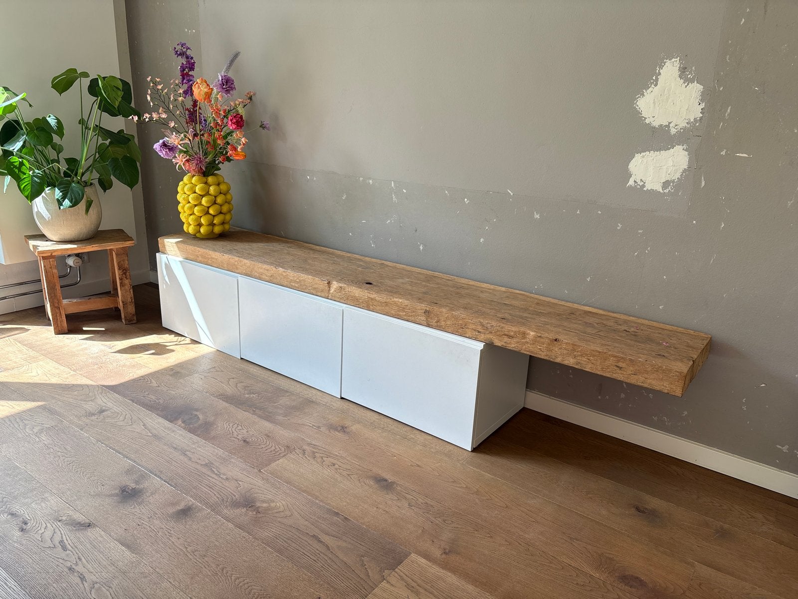 Uniek TV-meubel van massief hout en witte ikea kastjes, Ophalen, Zo goed als nieuw, 200 cm of meer, Minder dan 100 cm