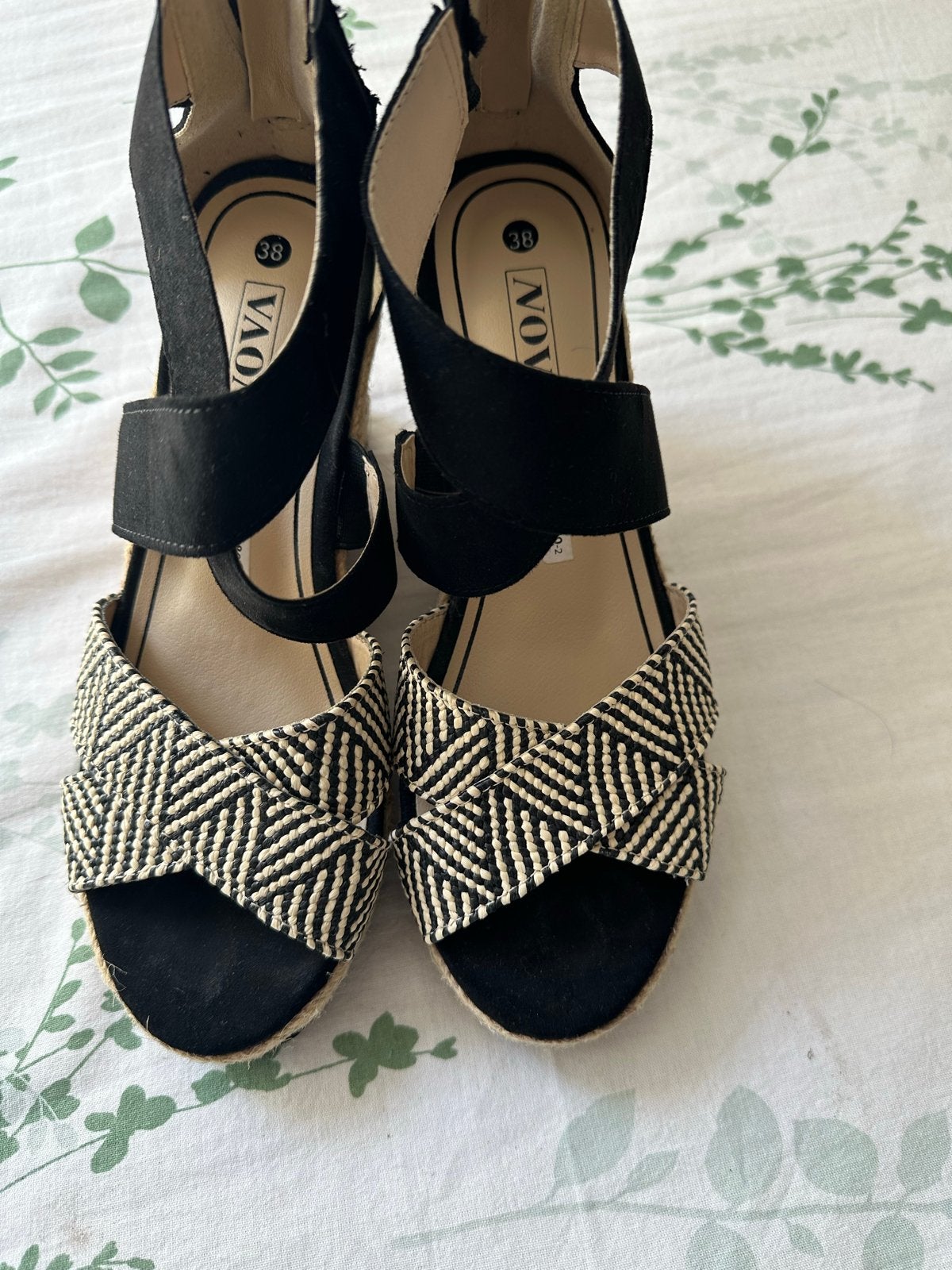 Zwarte espadrille sandalen met sleehak - Maat 38, Kleding | Dames, Ophalen of Verzenden, Zo goed als nieuw, Zwart, Sandalen of Muiltjes