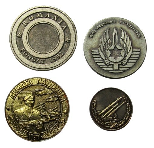 ** Verzameling van 4 militaire herdenkingsmunten/medailles*, Verzenden, Brons, Buitenland