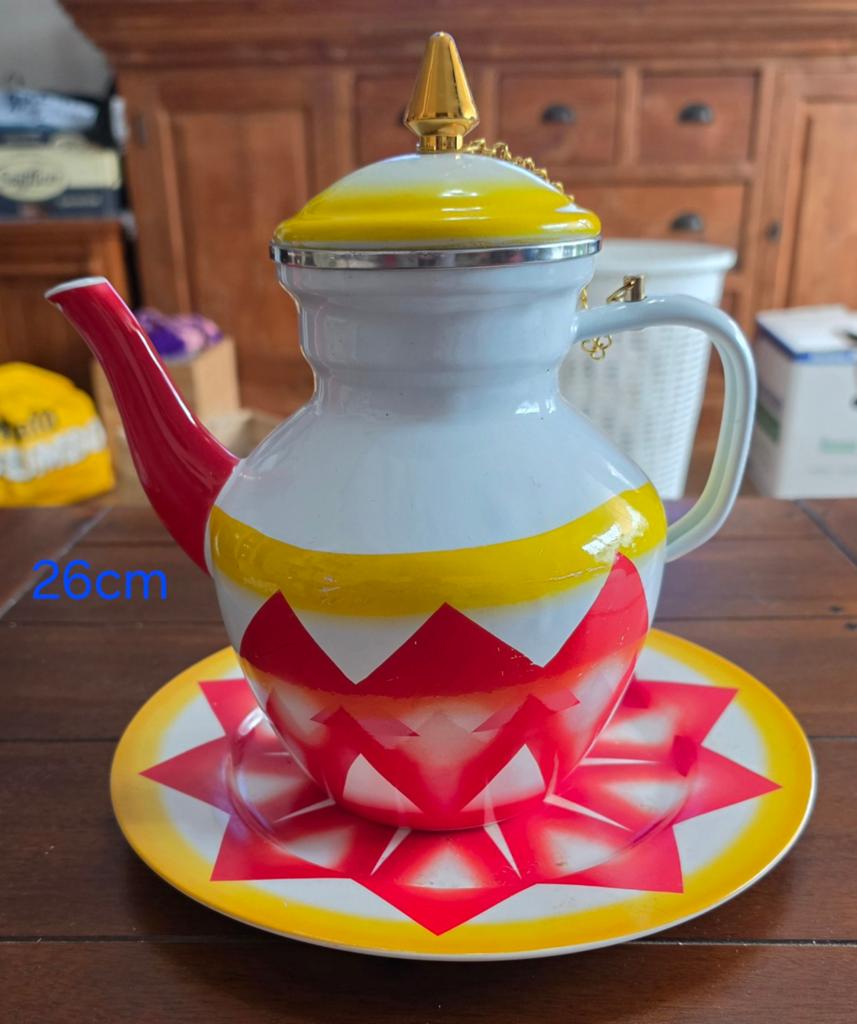 Rong Zhi  emaille theepot met schotel - Rood/Geel, Gebruikt, Keramiek, Overige typen, Ophalen of Verzenden