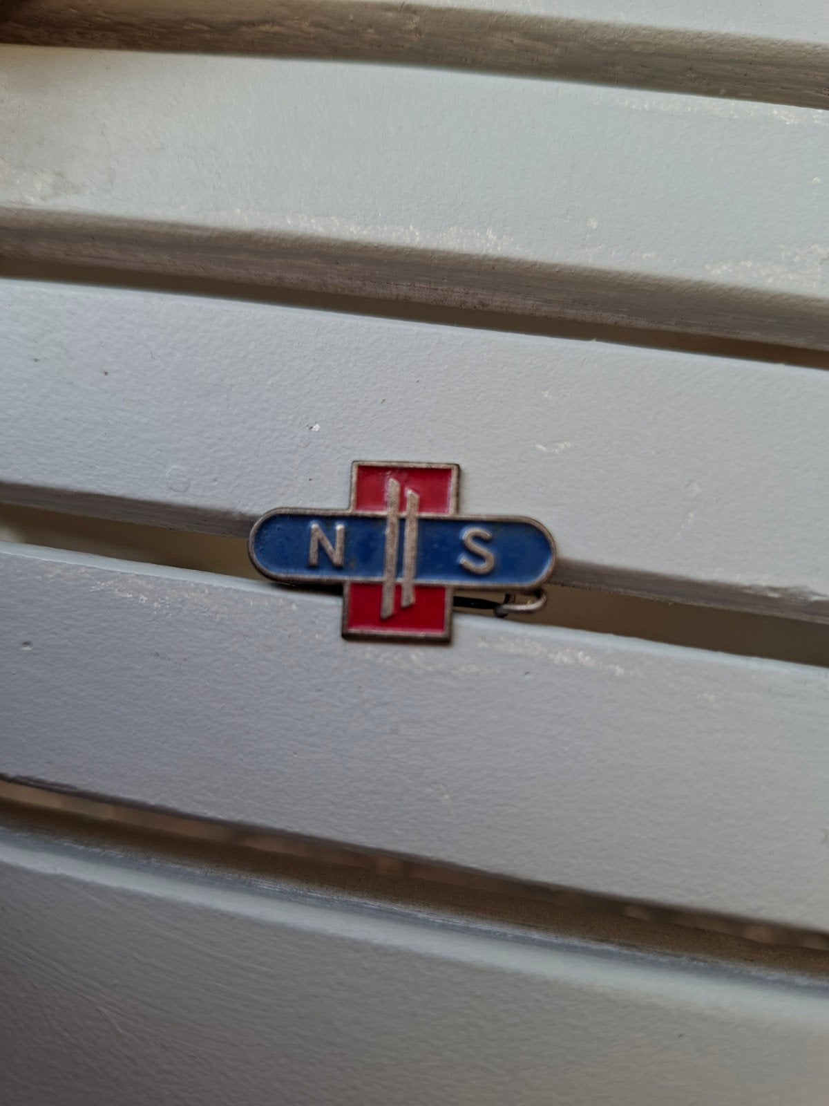 Vintage NS speldje jaren '60 - Nederlandse Spoorwegen pin, Ophalen of Verzenden, Gebruikt, Transport, Speldje of Pin