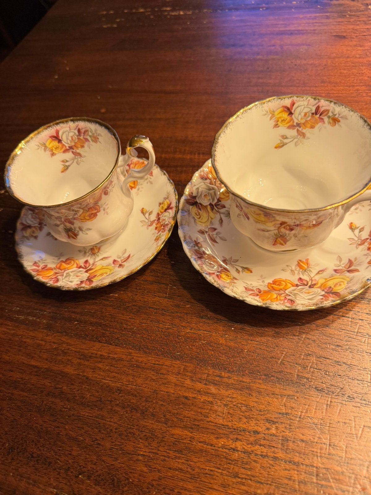 Royal Albert set kop en schotels Lenora, Ophalen of Verzenden, Zo goed als nieuw, Porselein, Kop en/of schotel