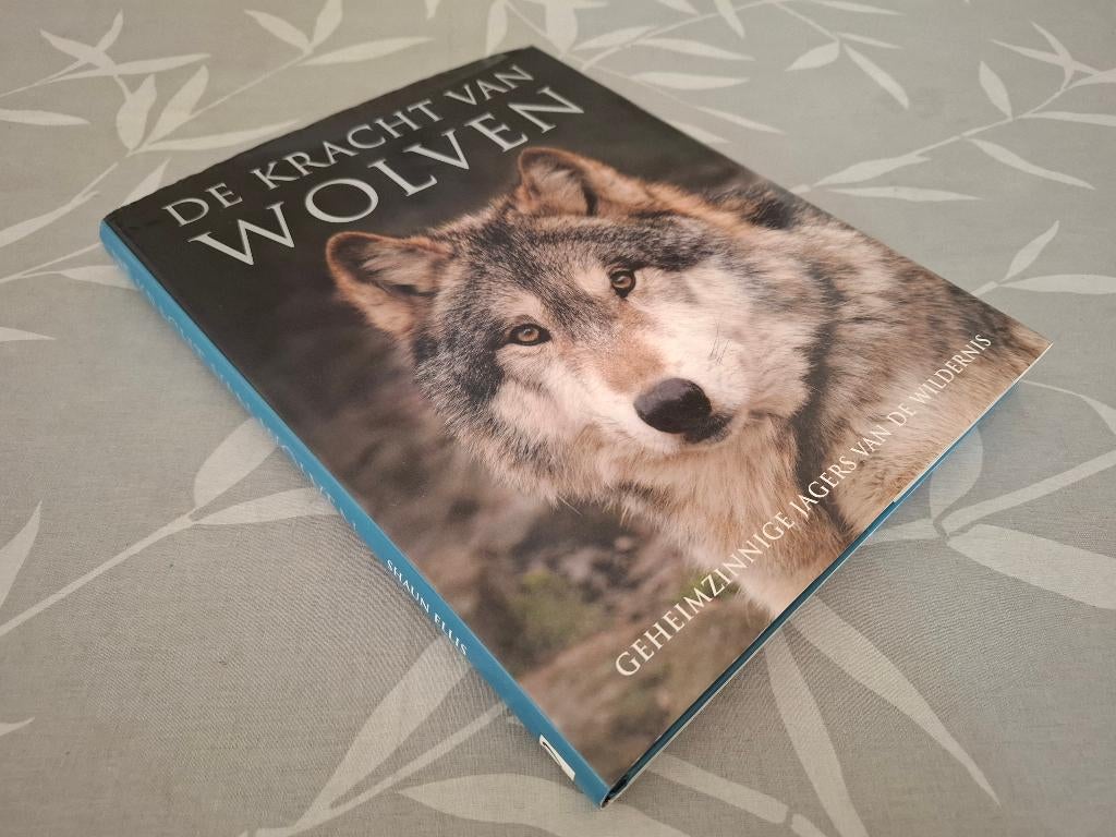 De KRACHT van WOLVEN - Geheimzinnige jagers - Shaun Ellis, Boeken, Dieren en Huisdieren, Ophalen of Verzenden, Zo goed als nieuw
