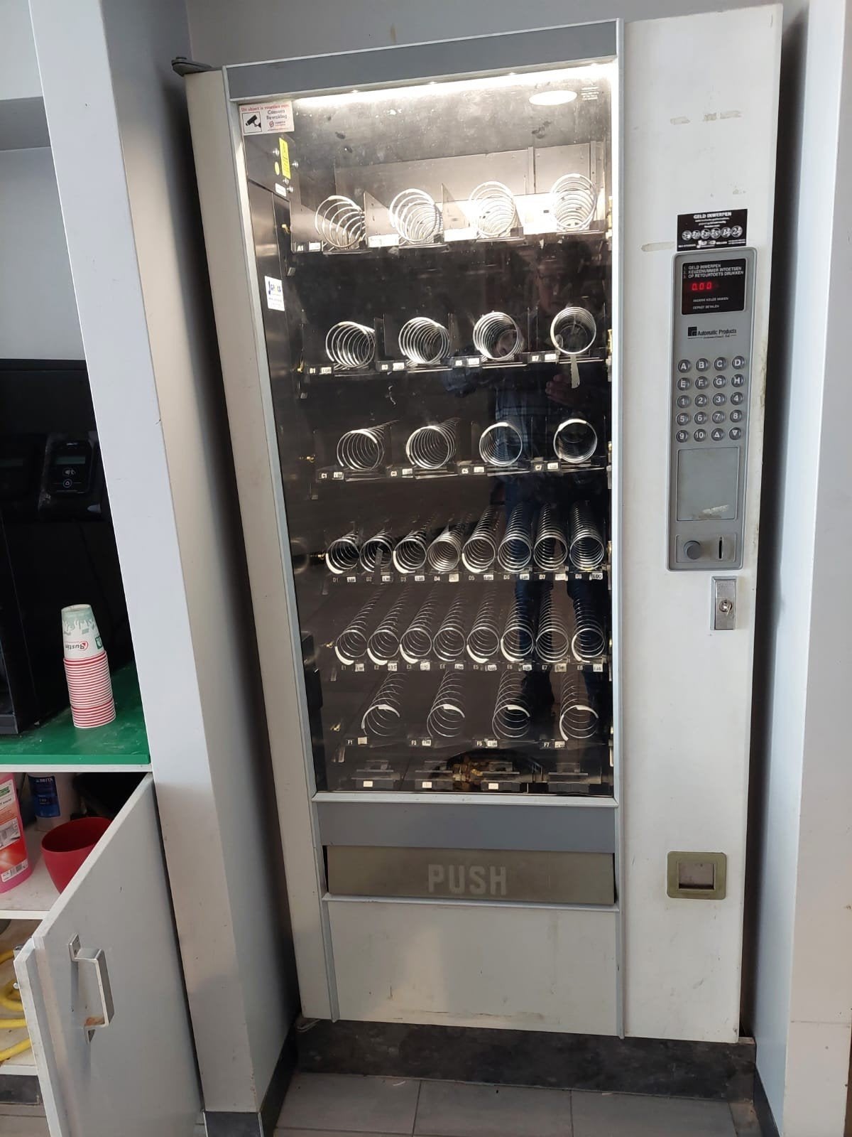 Snackautomaat - Ideaal voor uw bedrijf of kantine, Ophalen, Gebruikt