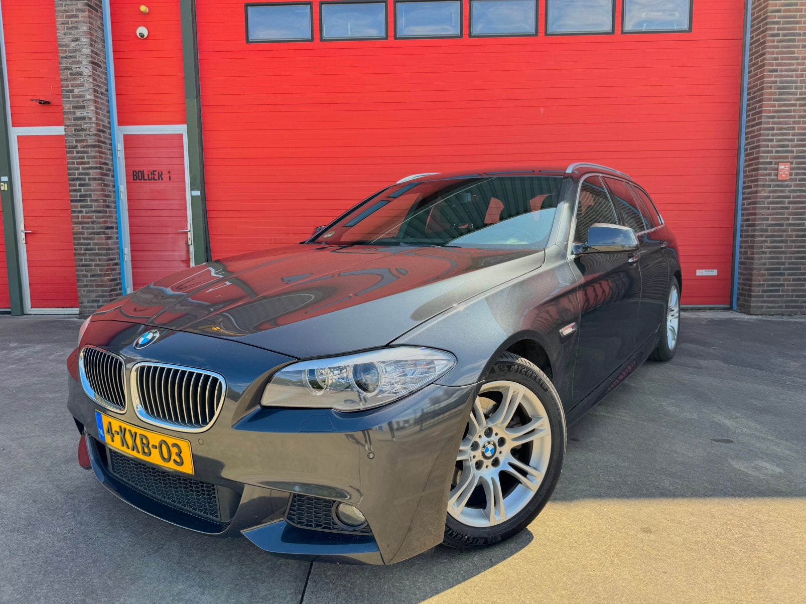 BMW 520i F11 Touring 257pk Nwe. ketting & APK M-Sport, Auto's, Automaat, Euro 5, Achterwielaandrijving, Zwart