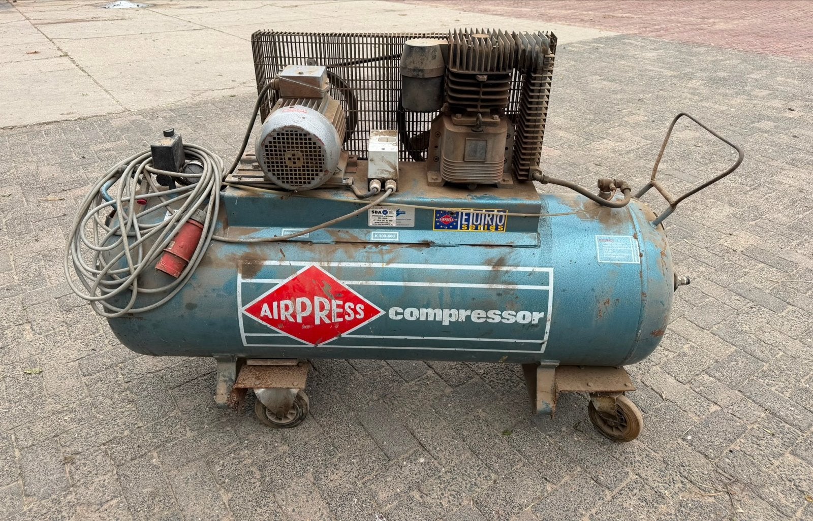 Lucht compressor, Ophalen, Gebruikt, 400 tot 800 liter/min, Mobiel