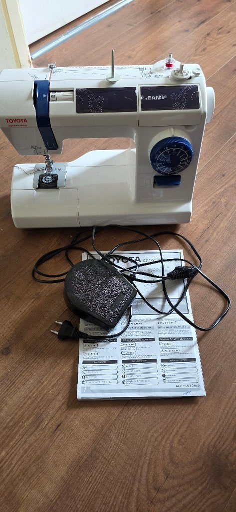 Naaimachine TOYOTA, Hobby en Vrije tijd, Naaimachines en Toebehoren, Ophalen of Verzenden, Zo goed als nieuw, Naaimachine, Overige merken