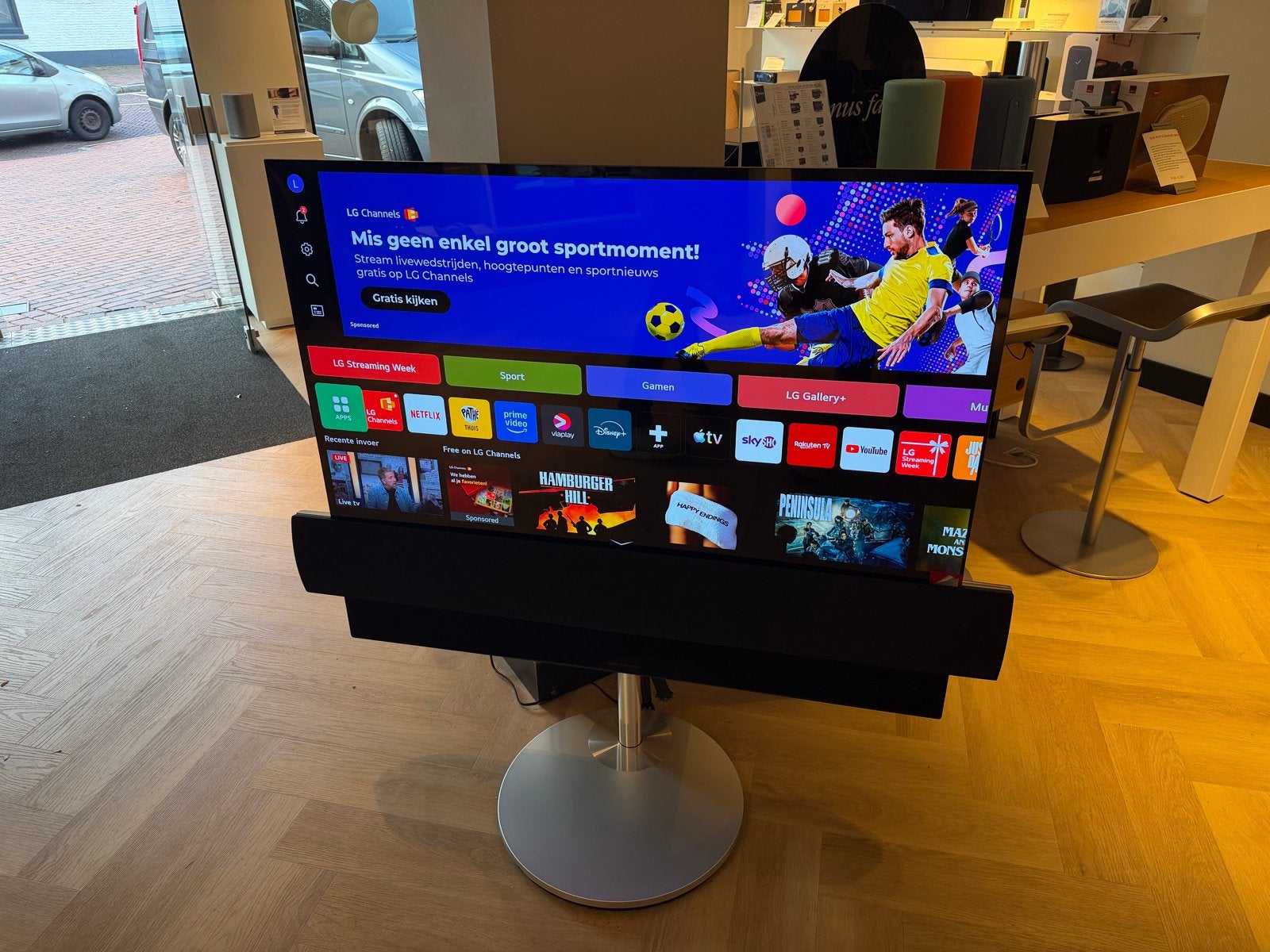 B&O BeoVision Eclipse 55 OLED TV met Motorstand & Beoremote