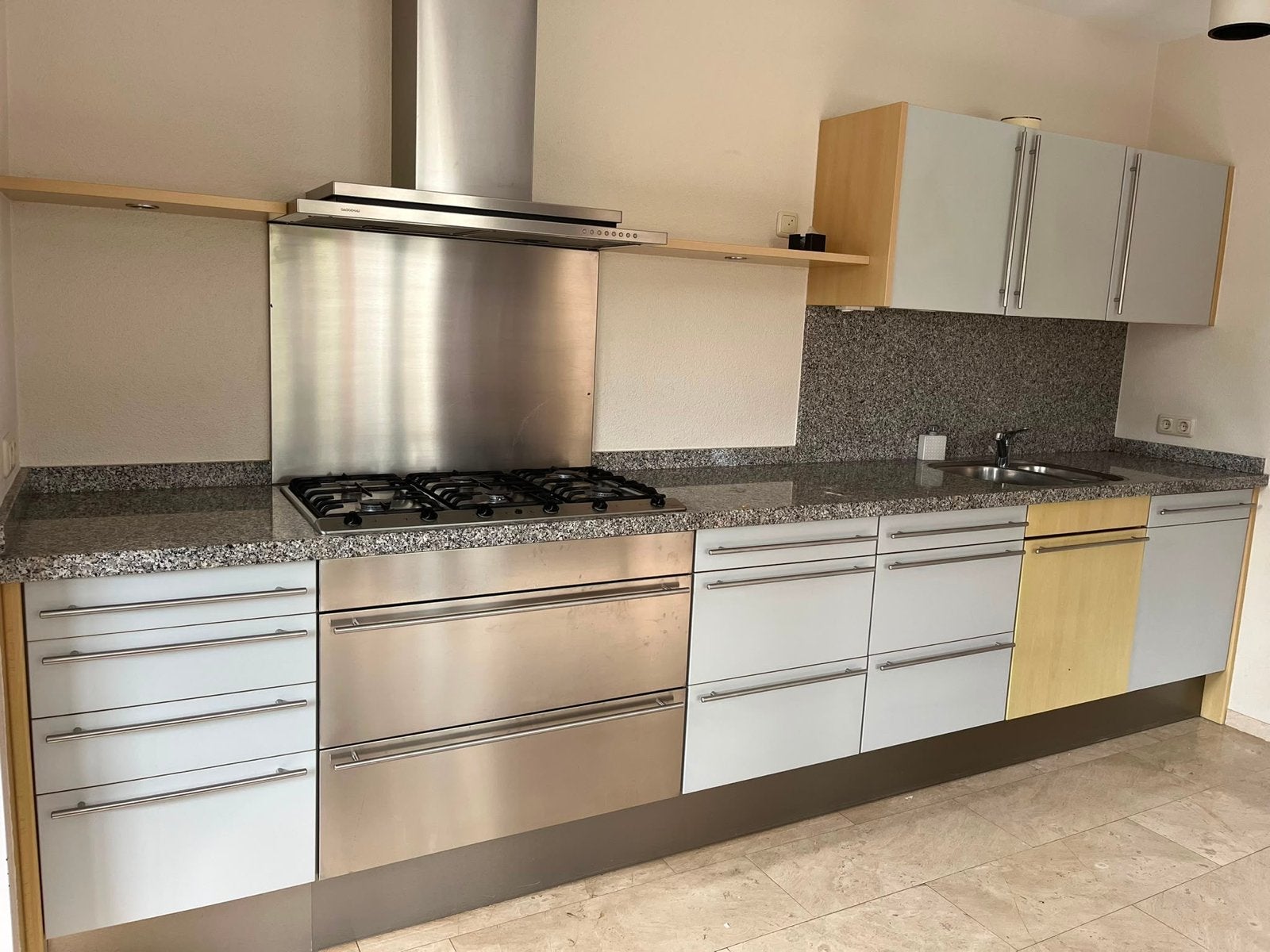 Laatste kans -Complete graniet Goergen keuken met apparatuur, Ophalen, Gebruikt, Wit, Graniet of Steen