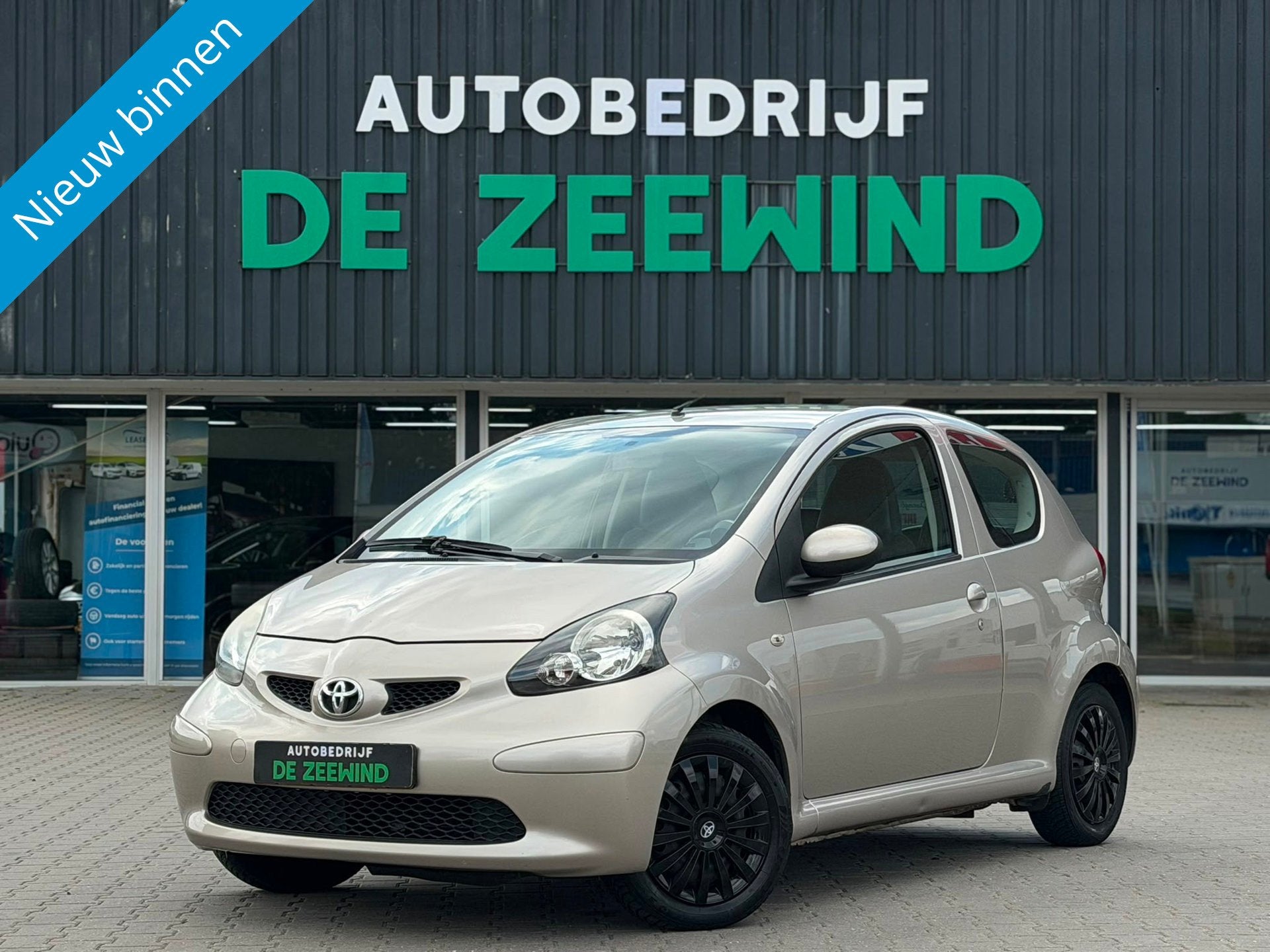 Toyota Aygo 1.0-12V|aairco|half leer|Rijklaar, Voorwielaandrijving, Gebruikt, Bruin, 4 stoelen