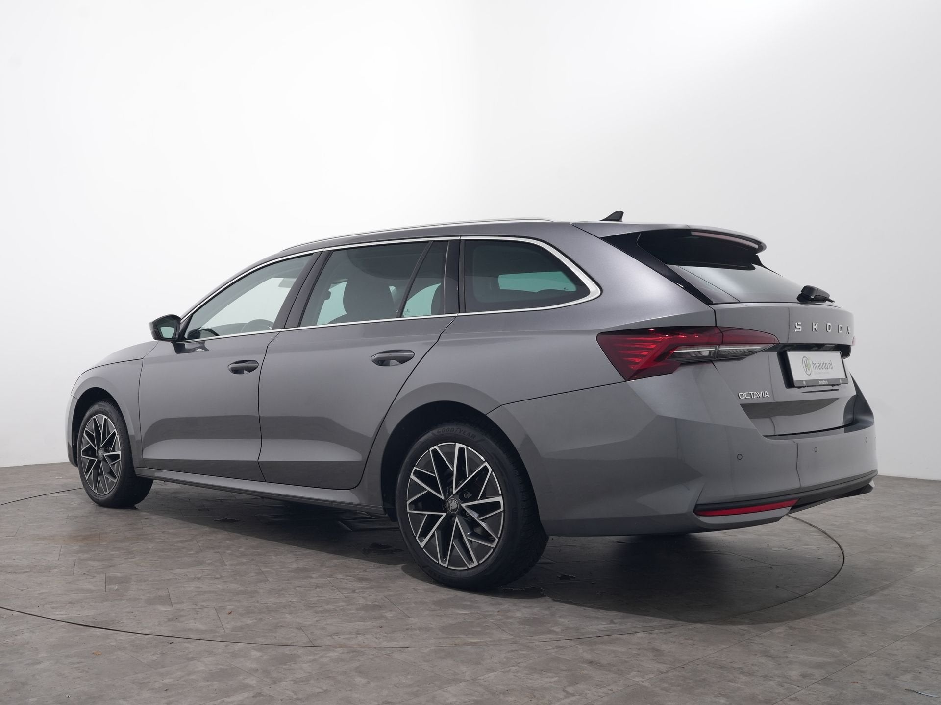 Skoda Octavia Combi 1.5 E-TSI MHEV SELECTION DSG | Adaptive, Auto's, Skoda, Stof, Zwart, 4 cilinders, 116 pk