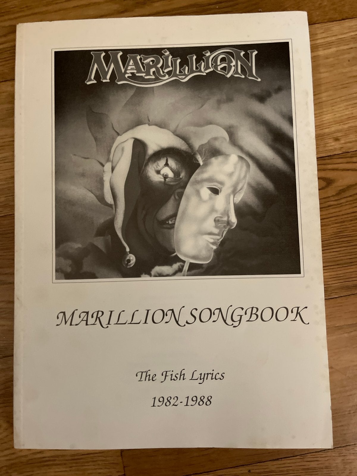 Marillion Songbook - The Fish Lyrics 1982-1988, Ophalen of Verzenden, Zo goed als nieuw, Artiest