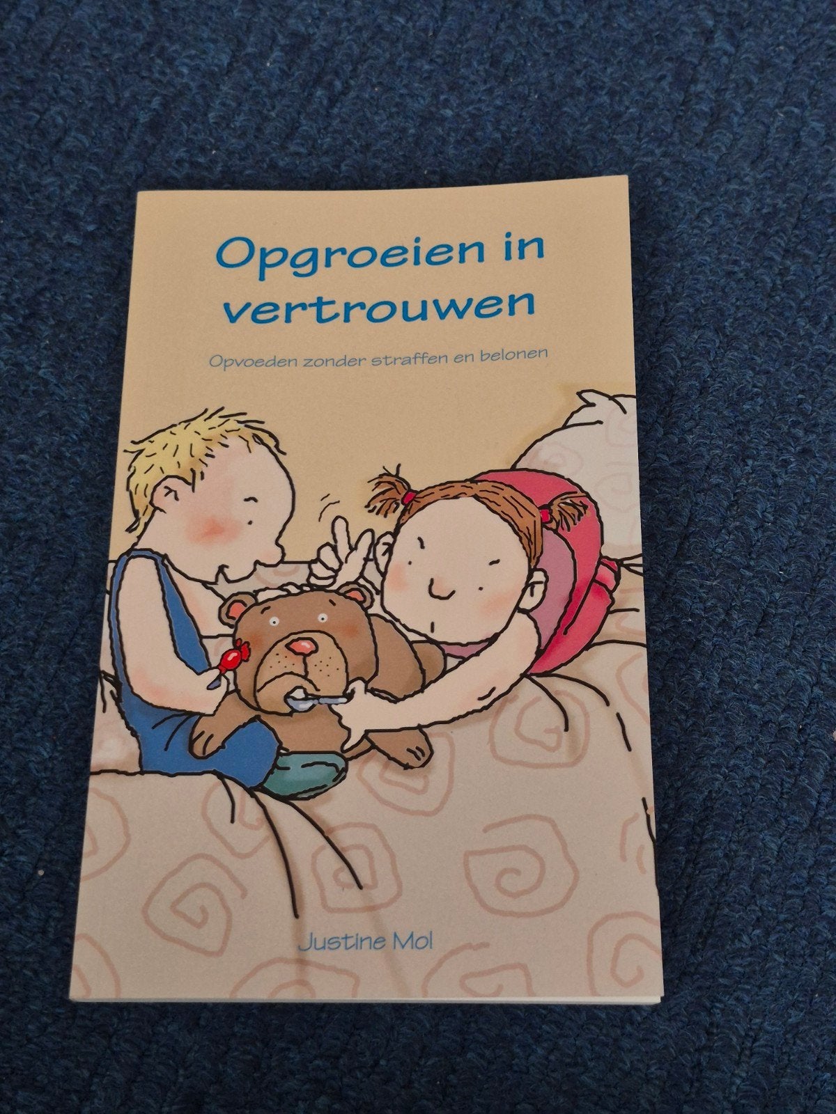 Opgroeien in vertrouwen: Opvoeden zonder straffen en belonen, Boeken, Ophalen of Verzenden, Gelezen, Opvoeding tot 6 jaar, Justine Mol