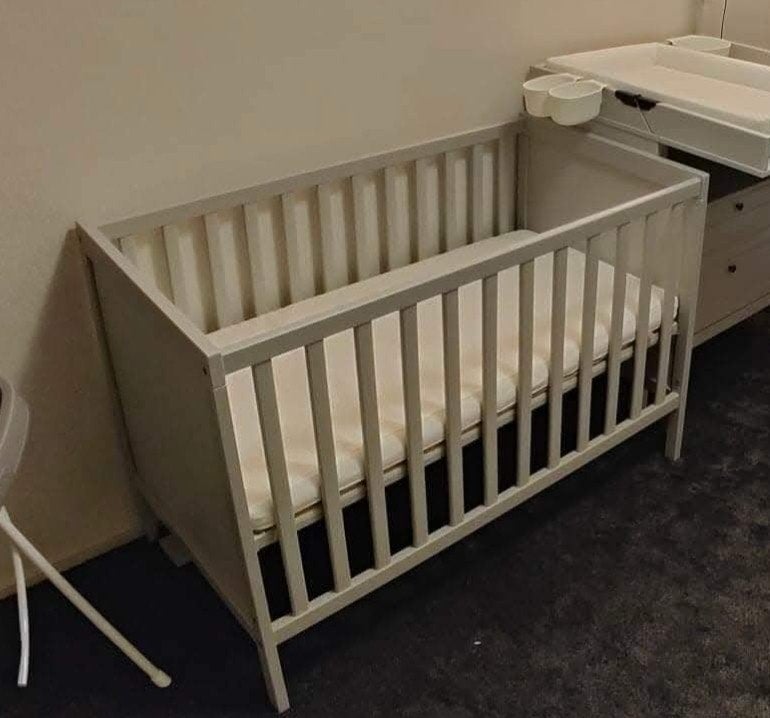 IKEA SUNDVIK baby cot light gray with accessories, Ophalen, Jongetje of Meisje