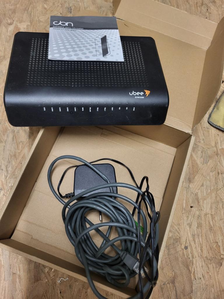 Ubee EVW3200 Router met Modem - Ziggo Geschikt, Ophalen of Verzenden