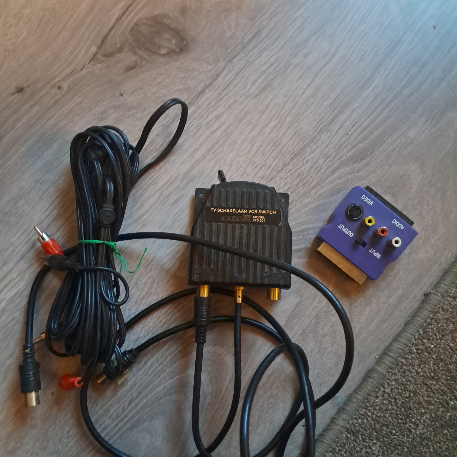 TV Schakelaar VCR Switch met Scart en RCA kabels, Audio, Tv en Foto, Audiokabels en Televisiekabels, Ophalen of Verzenden, Gebruikt
