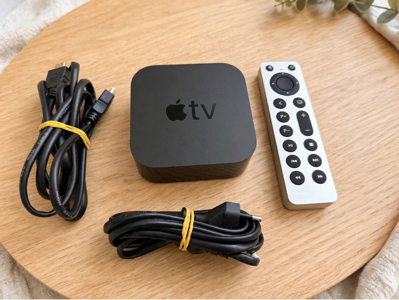 Apple TV 4 64GB met afstandsbediening en kabels, Ophalen of Verzenden, Zo goed als nieuw, HDMI, Minder dan 500 GB