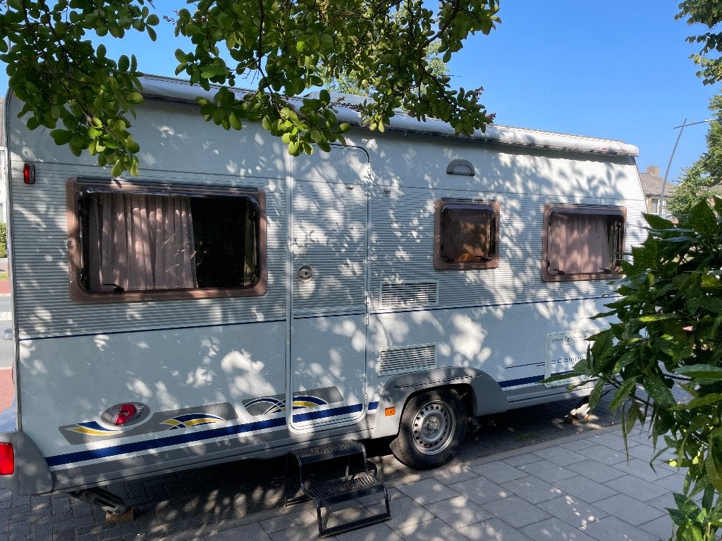 Te Koop Caravan Dethleff Camper 460 DB mét veel extra’s!, Caravans en Kamperen, Caravans, Particulier, tot en met 4, 750 - 1000 kg