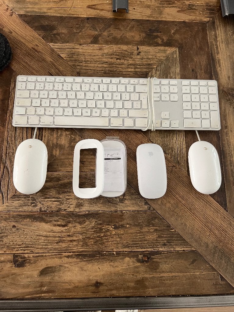 Apple muizen 3x + toetsenbord, Ophalen, Zo goed als nieuw, Apple
