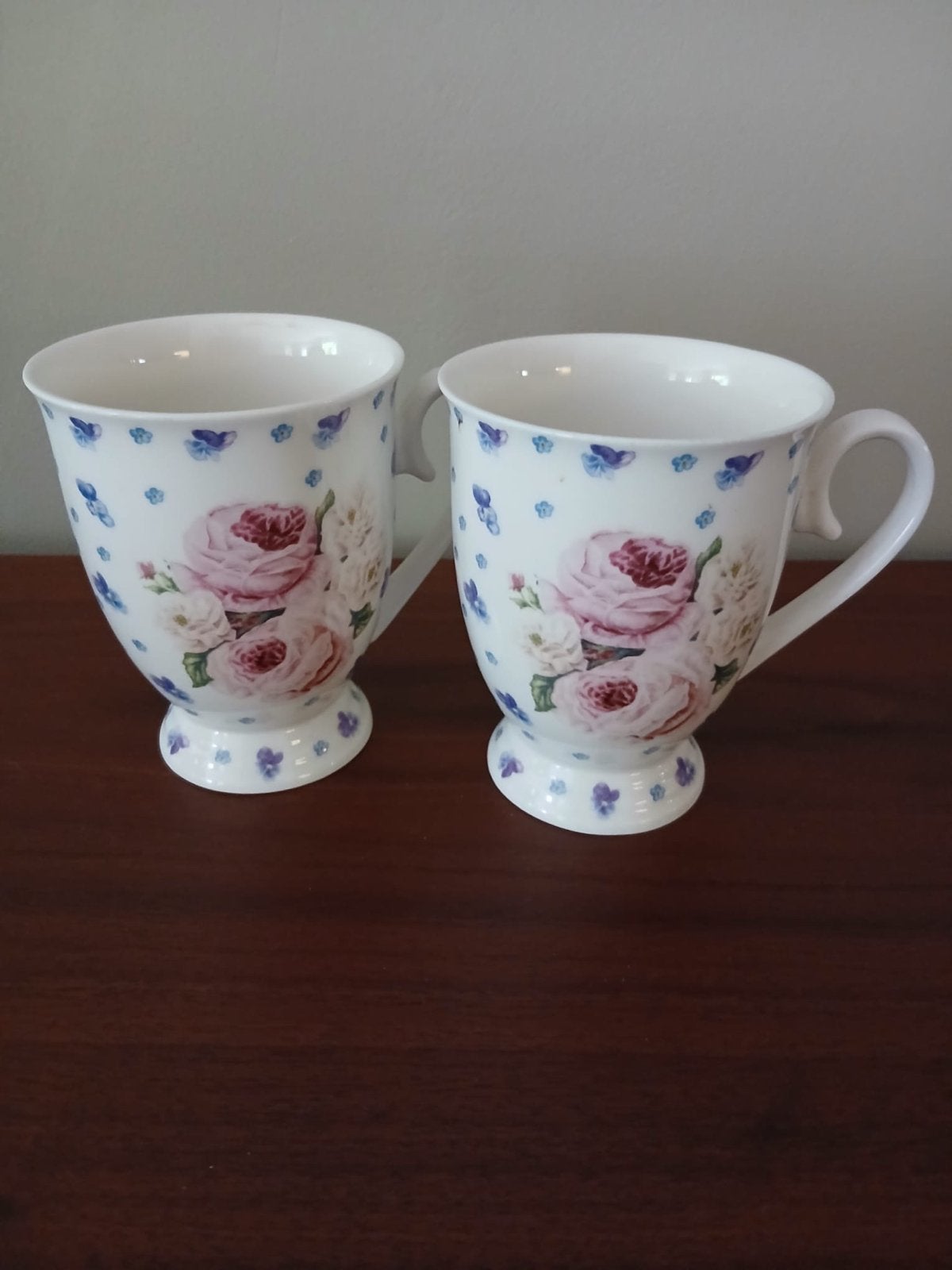 2 Belga Mandaré New Bone China mokken met bloemen, Overige merken, Ophalen of Verzenden, Zo goed als nieuw, Modern