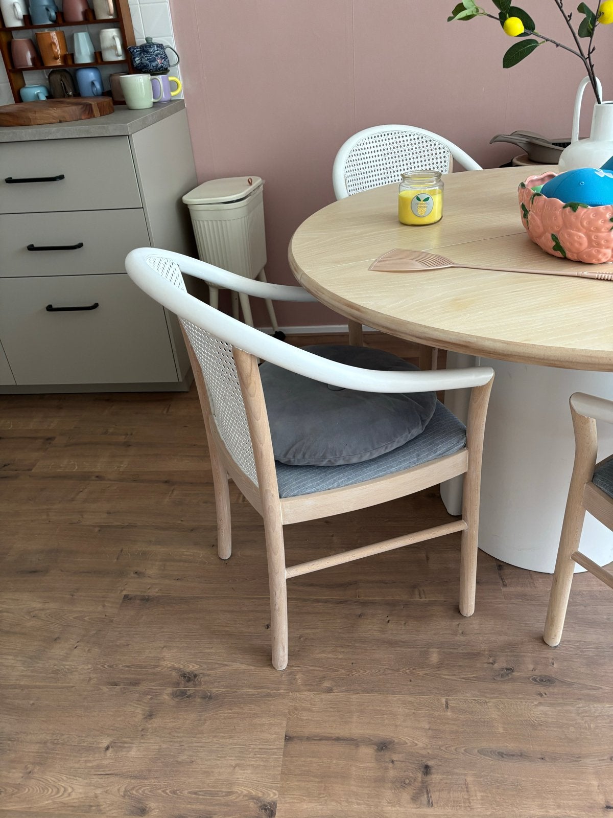 4 stoelen met rieten rugleuning, zitting moet vervangen, Ophalen, Gebruikt, Wit, Vier
