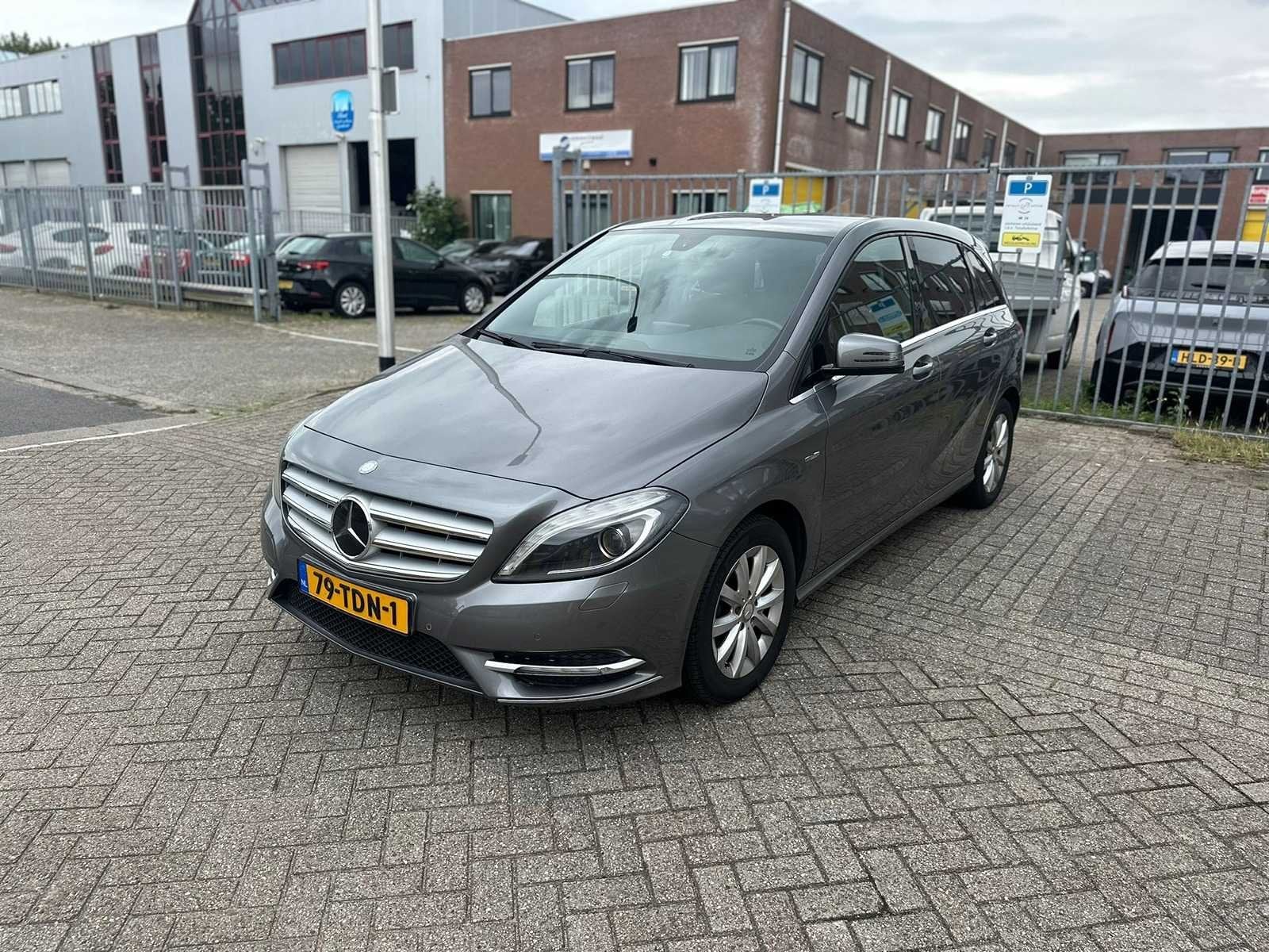 Mercedes-Benz - 2012 - B-klasse - 180 Ambition - Personenaut, Auto's, Mercedes-Benz, Voorwielaandrijving, Euro 5, Gebruikt, 1295 kg