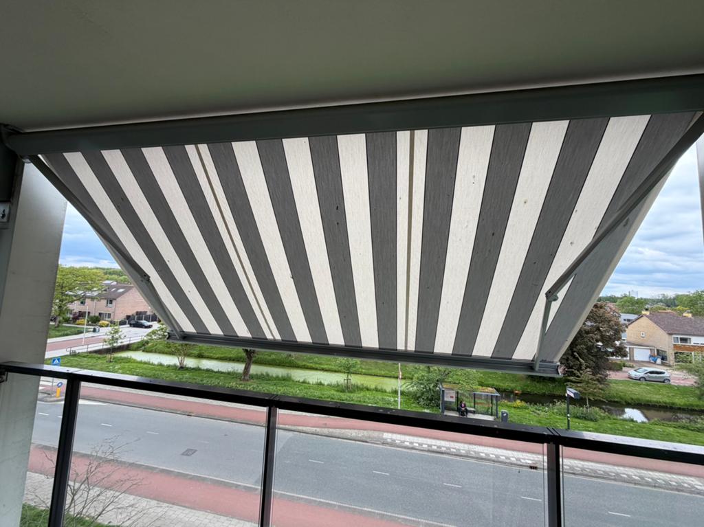 Electrisch zonnescherm, Tuin en Terras, Zonneschermen, Ophalen, Elektrisch, Zo goed als nieuw, 150 tot 300 cm