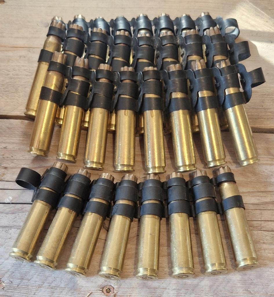 50 hulzen van 8 stuks per strook
losse Flodders, Ophalen of Verzenden, Landmacht, Nederland, Hulzen of Bodemvondsten