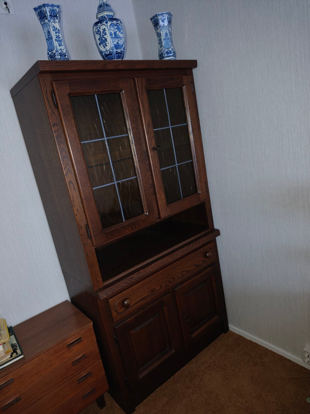 Eikenhouten vitrinekast met deuren en planken, Ophalen, Eikenhout, Klassiek, 50 tot 100 cm