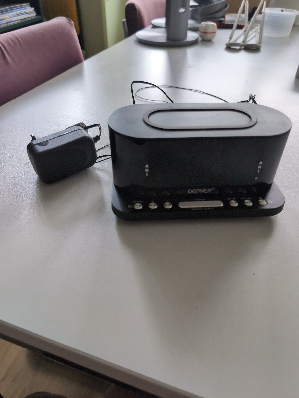 Denver Wekkerradio met Draadloos Opladen, Ophalen of Verzenden, Gebruikt, Digitaal