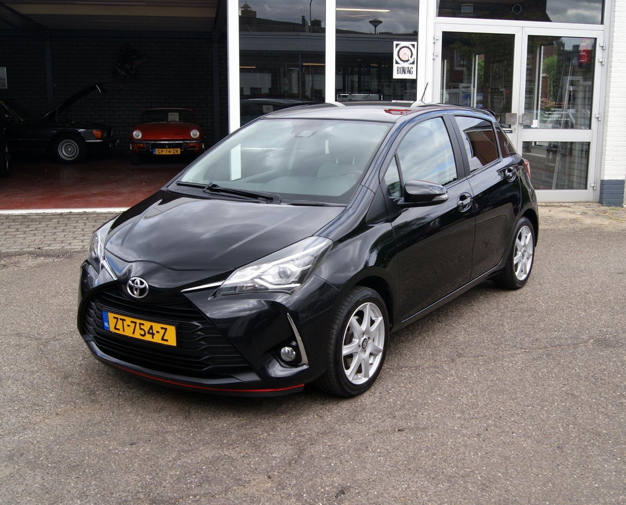 Toyota Yaris 1.5 VVT-i Active Navi,Camera,cruise,Clima,RIJKL, Auto's, Toyota, 12 maanden, Stof, Euro 6, 4 cilinders