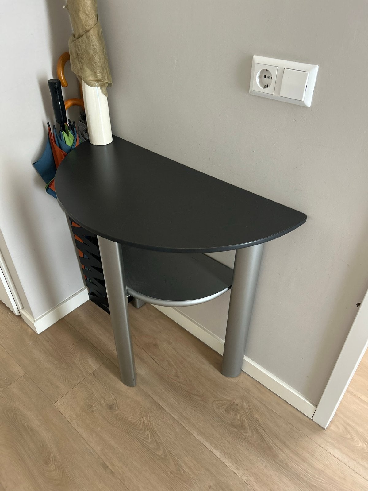 Halfronde bijzettafel/sidetable met metalen poten, Ophalen, Metaal of Aluminium, Zo goed als nieuw, 75 cm of meer