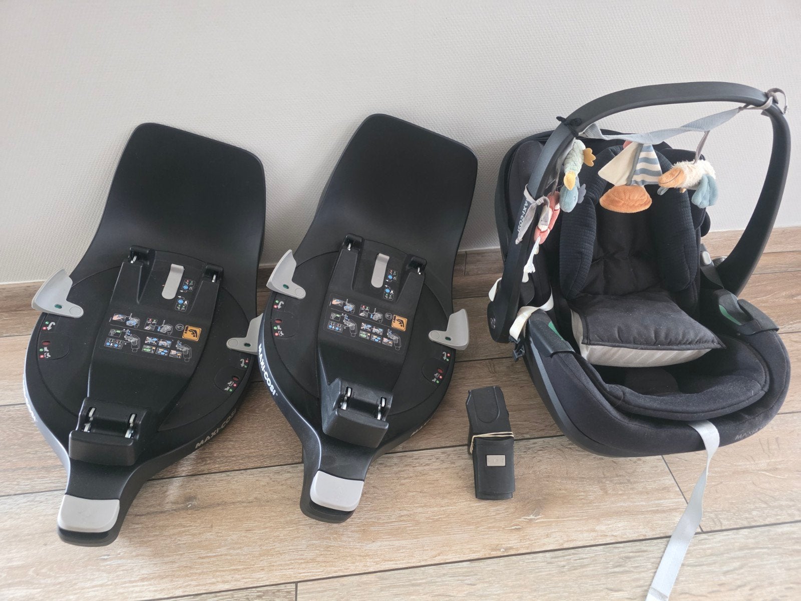 Maxi-Cosi autostoel met twee Isofix 360 bases en adapters, Kinderen en Baby's, Autostoeltjes, Ophalen, Autogordel of Isofix, Gebruikt