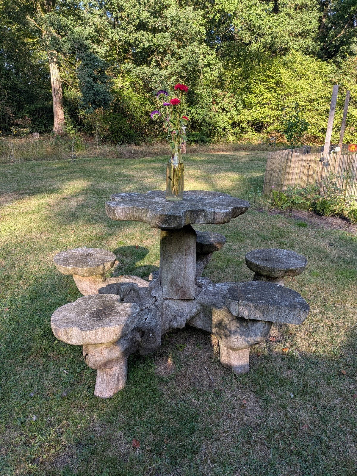 Unieke picknicktafel uit een boomstam gehouwen, Tuin en Terras, Ophalen, Beton, Fontein