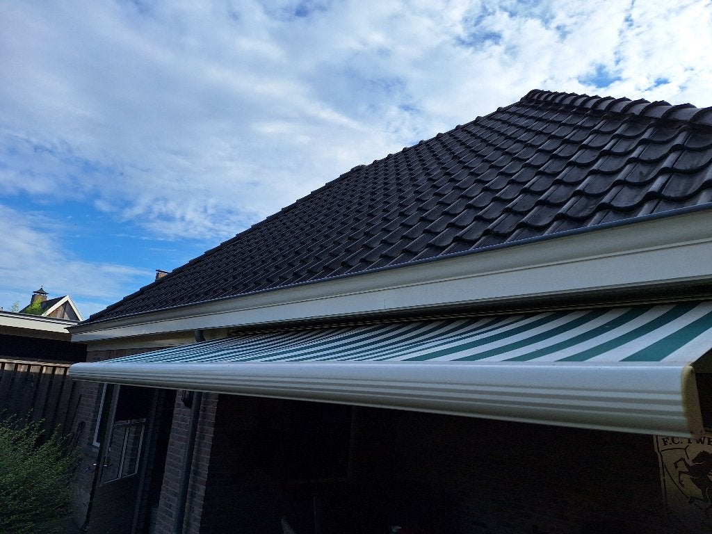 Knikarmscherm - Groen/Wit gestreept zonnescherm, Ophalen, Gebruikt, Elektrisch, 150 tot 300 cm