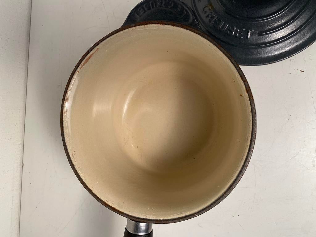 Le Creuset gietijzeren steelpan / sauspannetje, Huis en Inrichting, Gebruikt, Gietijzer, Frankrijk, Ophalen of Verzenden