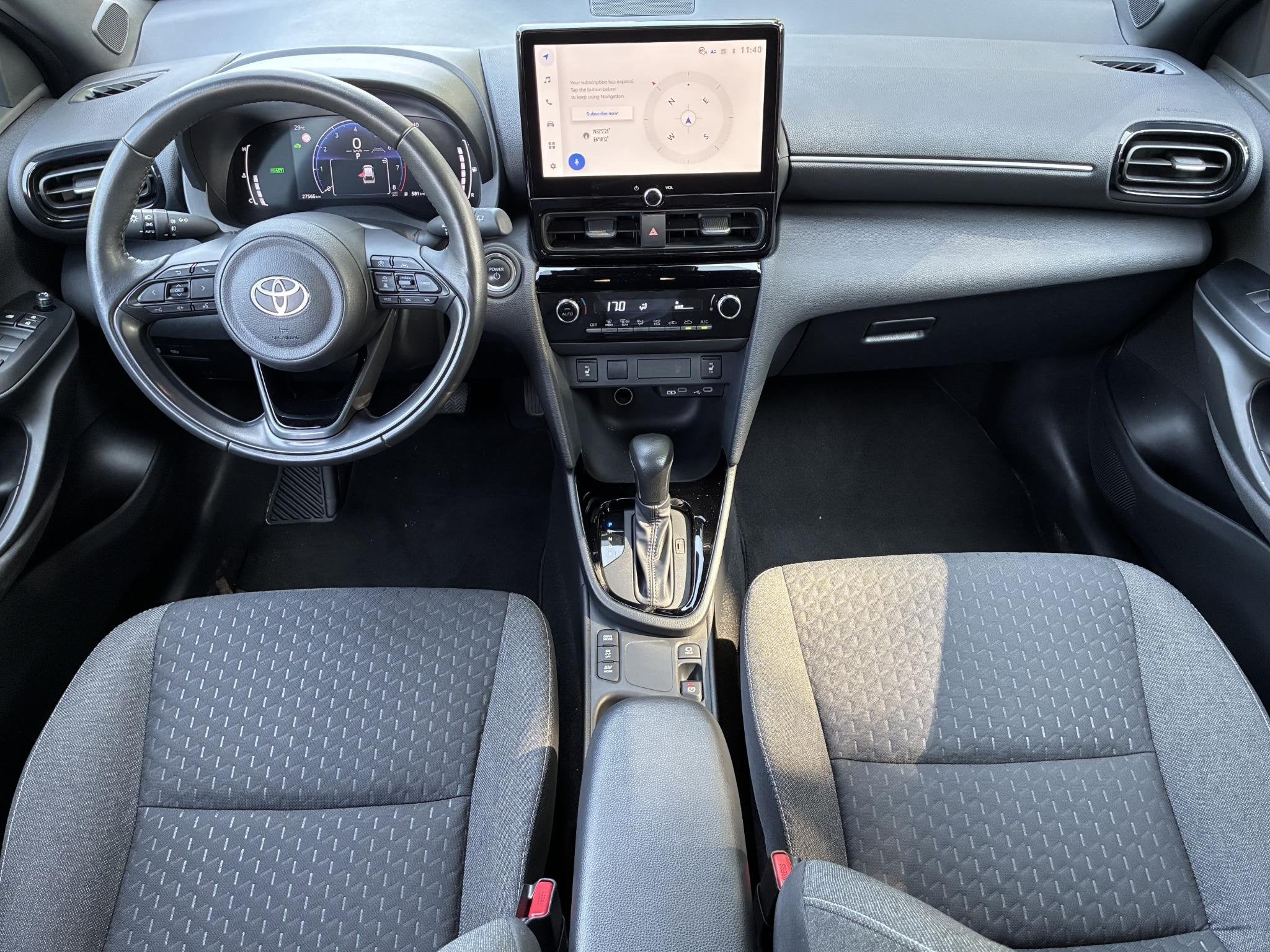 Toyota Yaris Cross 1.5 Hybrid 115 Dynamic / Dealer onderhoud, Auto's, Stof, Gebruikt, 1165 kg, 116 pk