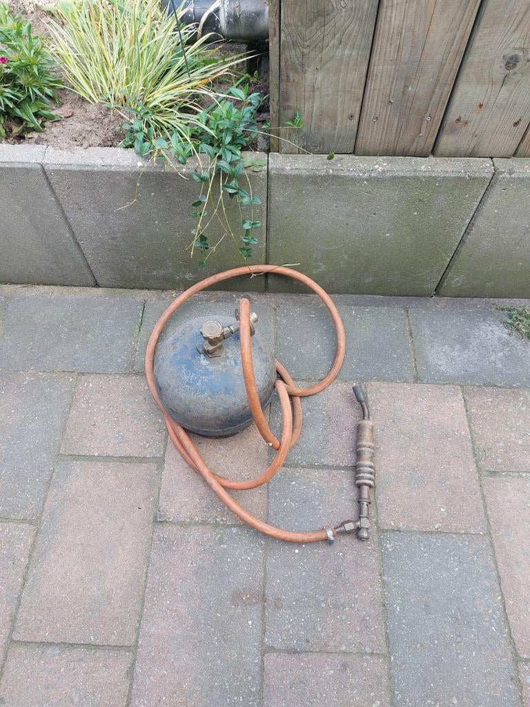 Oude gasbrander met gasfles, Doe-het-zelf en Verbouw, Gereedschap | Handgereedschap, Gebruikt, Ophalen of Verzenden