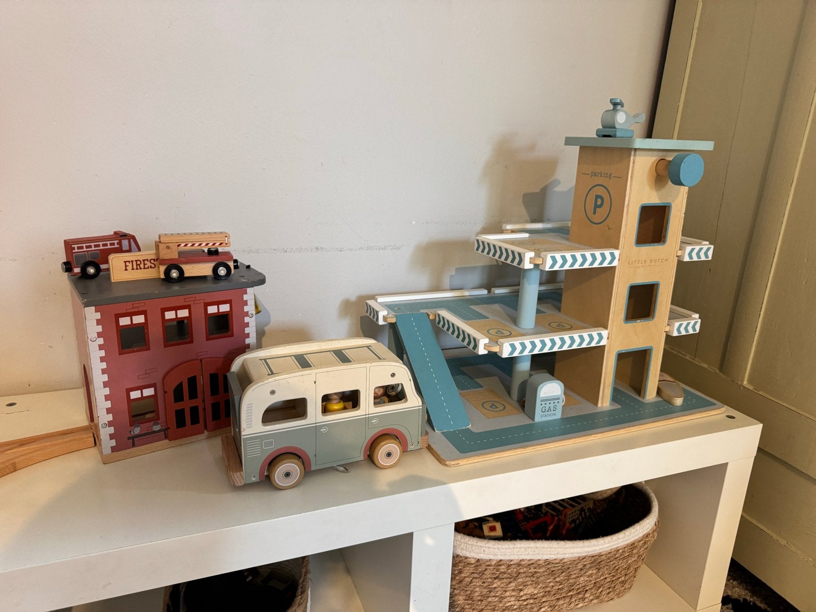 Little Dutch Houten speelgoed set: Garage, brandweer!, Kinderen en Baby's, Ophalen of Verzenden, Gebruikt, Overige typen