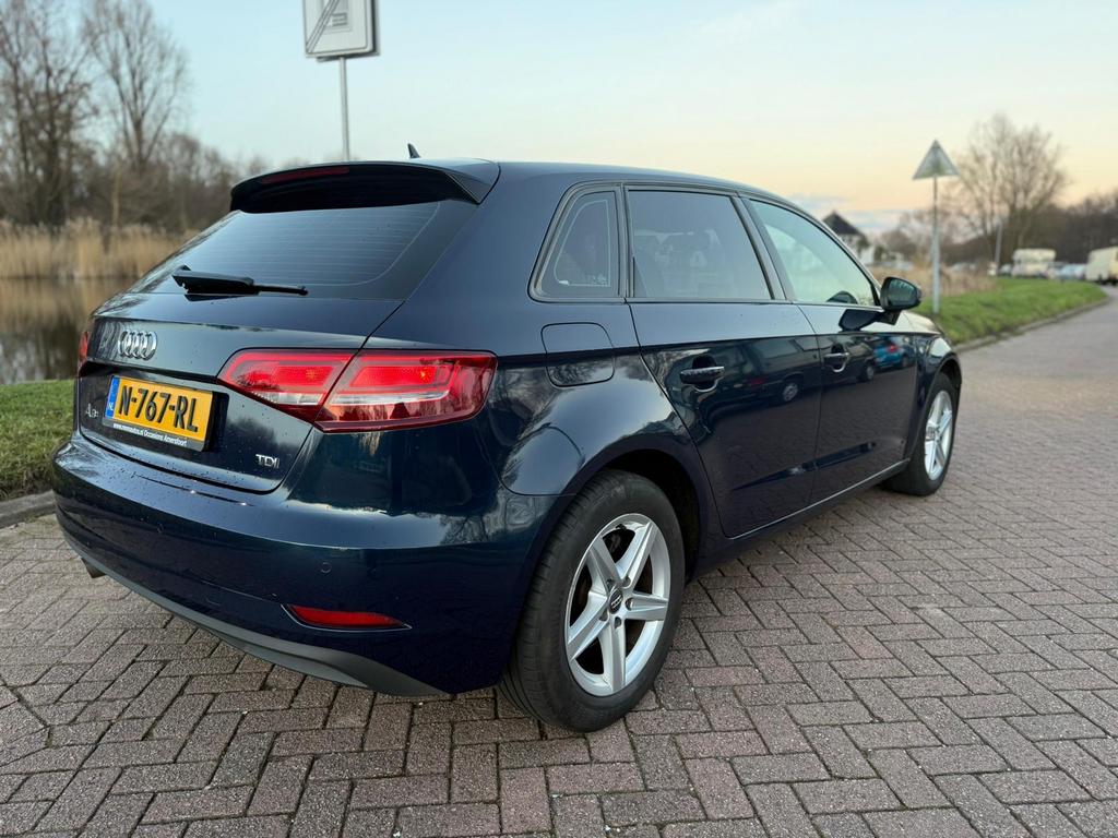 Audi A3 1.6 TDI 116pk S Tronic 2017 Blauw, Auto's, Audi, 680 kg, 4 cilinders, Blauw, Diesel